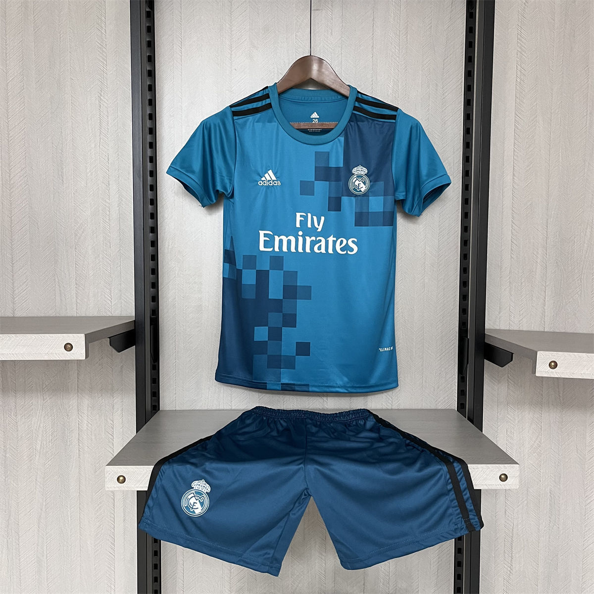 17/18 Real Madrid Casa Kit Infantil