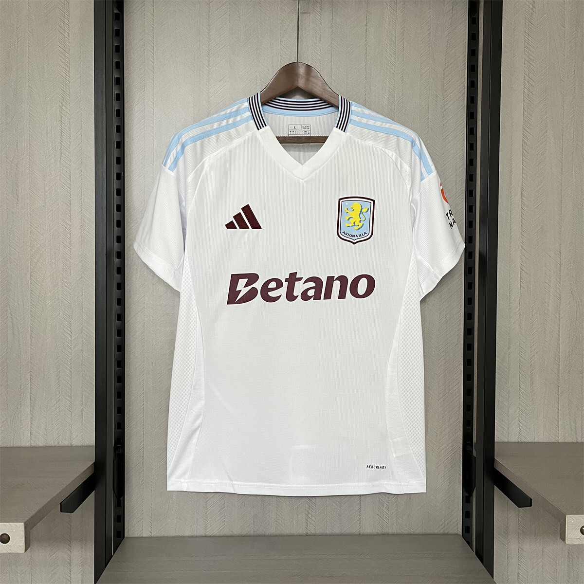 26 Aston Villa Fora